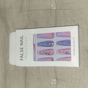 Fashion Press on Nails